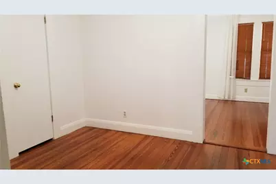 1123 W Coll Street, New Braunfels, TX 78130 - Photo 9