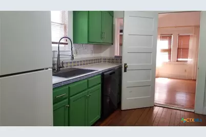 1123 W Coll Street, New Braunfels, TX 78130 - Photo 15