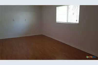 1123 W Coll Street, New Braunfels, TX 78130 - Photo 23