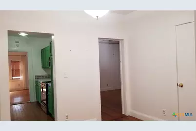 1123 W Coll Street, New Braunfels, TX 78130 - Photo 11