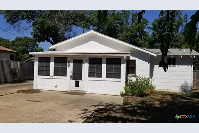 1123 W Coll Street, New Braunfels, TX 78130 - Photo 3