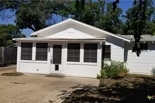 1123 W Coll St, New Braunfels, TX 78130 - Photo 3