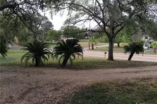 914 Macarthur St, Cuero, TX 77954 - Photo 41