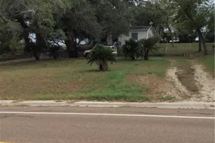 914 Macarthur St, Cuero, TX 77954 - Photo 7