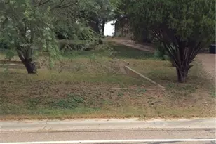 914 Macarthur St, Cuero, TX 77954 - Photo 9