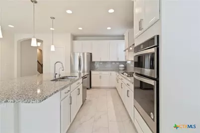 2275 W Oak Run Parkway, New Braunfels, TX 78132 - Photo 9