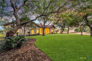 810 Bluff Ridge Ct, New Braunfels, TX 78132 - Photo 11