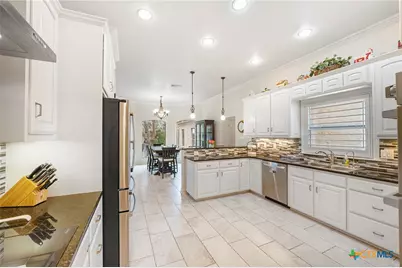 810 Bluff Ridge Court, New Braunfels, TX 78132 - Photo 23