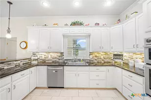 810 Bluff Ridge Ct, New Braunfels, TX 78132 - Photo 23