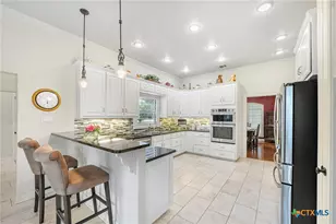 810 Bluff Ridge Ct, New Braunfels, TX 78132 - Photo 19