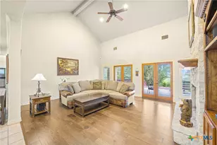 810 Bluff Ridge Ct, New Braunfels, TX 78132 - Photo 13