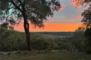 810 Bluff Ridge Ct, New Braunfels, TX 78132 - Photo 3