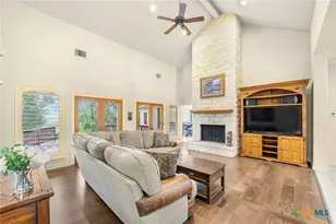 810 Bluff Ridge Ct, New Braunfels, TX 78132 - Photo 15