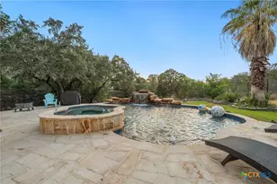 810 Bluff Ridge Ct, New Braunfels, TX 78132 - Photo 11