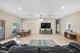 810 Bluff Ridge Ct, New Braunfels, TX 78132 - Photo 27