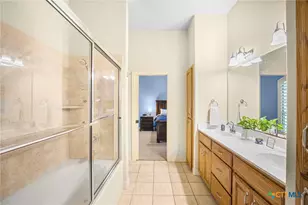 810 Bluff Ridge Ct, New Braunfels, TX 78132 - Photo 31