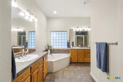 810 Bluff Ridge Court, New Braunfels, TX 78132 - Photo 35