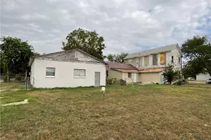 515 E French St, Cuero, TX 77954 - Photo 13