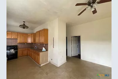 515 E French Street, Cuero, TX 77954 - Photo 3