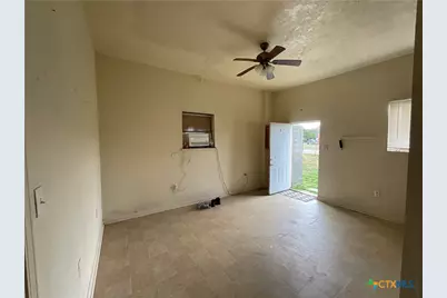 515 E French Street, Cuero, TX 77954 - Photo 5