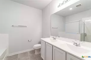 305 Jean St, Seguin, TX 78155 - Photo 9