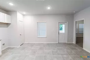 305 Jean St, Seguin, TX 78155 - Photo 7