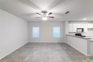 305 Jean St, Seguin, TX 78155 - Photo 3