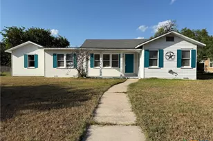 608 3rd St, Cuero, TX 77954 - Photo 1