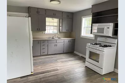 121 E 15th Street, Shiner, TX 77984 - Photo 7