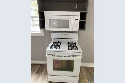 121 E 15th Street, Shiner, TX 77984 - Photo 9