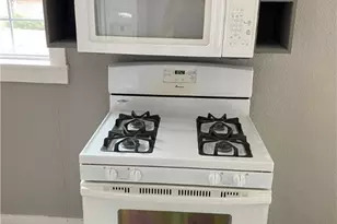 121 E 15th St, Shiner, TX 77984 - Photo 9