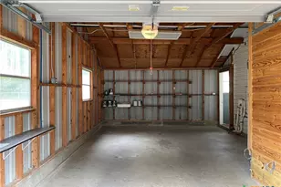 121 E 15th St, Shiner, TX 77984 - Photo 17