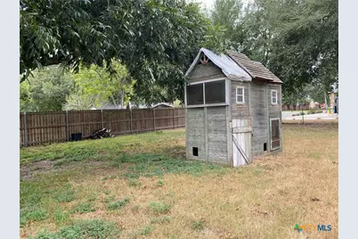 121 E 15th Street, Shiner, TX 77984 - Photo 15