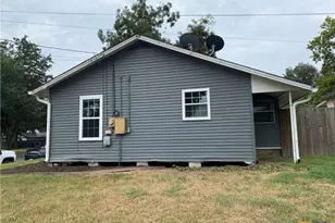 121 E 15th St, Shiner, TX 77984 - Photo 3