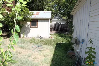 140 Elm Street, Lockhart, TX 78644 - Photo 23