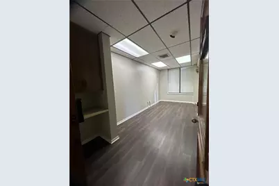 121 S Main #201, Victoria, TX 77901 - Photo 5