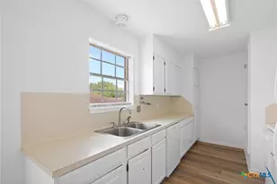 103 Sherwood Dr, Victoria, TX 77901 - Photo 9