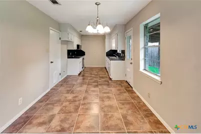 247 Goldenrod Avenue, Victoria, TX 77904 - Photo 5