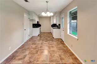 247 Goldenrod Ave, Victoria, TX 77904 - Photo 5