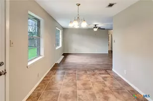 247 Goldenrod Ave, Victoria, TX 77904 - Photo 7
