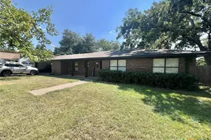 901 N Central, Cameron, TX 76520 - Photo 1