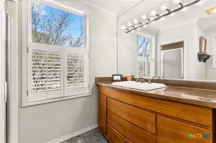 1105 Lakeview Dr, Seguin, TX 78155 - Photo 13