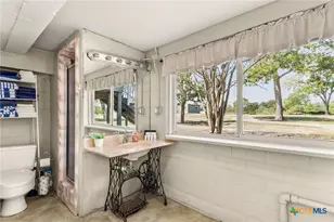 1105 Lakeview Dr, Seguin, TX 78155 - Photo 21