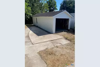 2405 Lone Tree Road, Victoria, TX 77901 - Photo 13