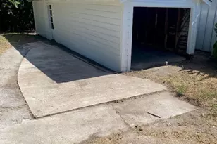 2405 Lone Tree Rd, Victoria, TX 77901 - Photo 13