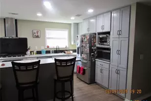 911 W Madison Ave, Port O'Connor, TX 77982 - Photo 9