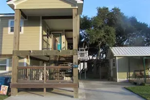 911 W Madison Ave, Port O'Connor, TX 77982 - Photo 1