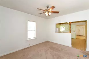 242 E Austin St, New Braunfels, TX 78130 - Photo 7