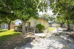 242 E Austin St, New Braunfels, TX 78130 - Photo 3