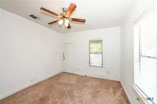 242 E Austin St, New Braunfels, TX 78130 - Photo 9